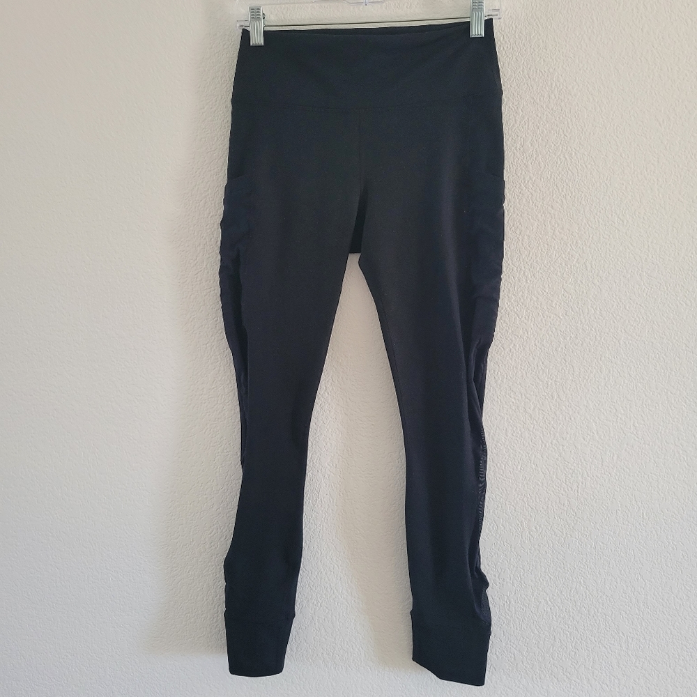 Fabletics Size Med 26" Inseam Leggings Black with Mesh Sides And Side Pockets